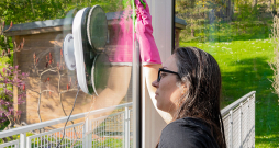 Atbilstīga logu mazgāšanas robota izvēle atkarīga no darba apjoma – cik daudz un cik lieli logi jātīra.