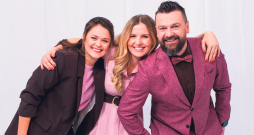 Aktrise Ance Strazda (pirmā no kreisās) pievienojas "SuperBingo" komandai – Ligitai Miezei un Armandam Simsonam.