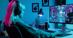 Pusaudži ar hroniski neremdinātu sociālo saišu nepieciešamību var būt vairāk iesaistīti spēlēs, ņemot vērā viņu virtuālo potenciālu. Pusaudži ar hroniski neremdinātu sociālo saišu nepieciešamību var būt vairāk iesaistīti spēlēs, ņemot vērā viņu virtuālo potenciālu.