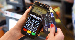 Maksājums ar bezkontakta karti. 