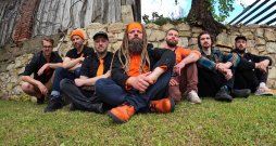 Grupa "Oranžās brīvdienas".