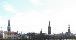 Vecrīgas panorāma un baznīcu torņi.
