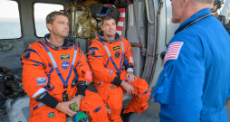 "Artemis II" apkalpe veiksmīgi atgriezusies uz Zemes. "Artemis II" apkalpe veiksmīgi atgriezusies uz Zemes.