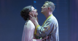 Dainis Skutelis un Anta Jankovska operetes "Džudita" izrādē. Dainis Skutelis un Anta Jankovska operetes "Džudita" izrādē.