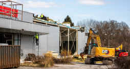 Tirdzniecības ēkas demontāža Dzirciema ielā. Tirdzniecības ēkas demontāža Dzirciema ielā.