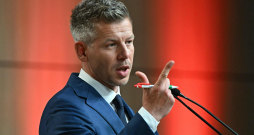 Pēters Maģars. Pēters Maģars.