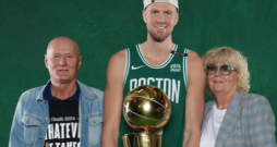 Kristaps Porziņģis kopā ar vecākiem Tāli un Ingrīdu.