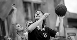 Kārlis Arnolds Avots galvenajā lomā Viestura Kairiša spēlfilmā "Uļa". Kārlis Arnolds Avots galvenajā lomā Viestura Kairiša spēlfilmā "Uļa".