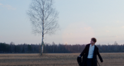 Viktora Buntovska dziesmas "Neaizej" titulbilde. Viktora Buntovska dziesmas "Neaizej" titulbilde.