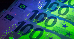 Eiropas Parlamenta priekšlikumi faktiski nozīmē ne tikai lielākas ES dalībvalstu iemaksas valstu savienības budžetā, bet arī iespējamu vairāku jaunu Paneiropas nodokļu ieviešanu. Piemēram, tiek apspriests kopīgs Eiropas nodoklis tiešsaistes azartspēlēm.