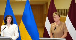 Ukrainas ārlietu ministra vietniece Mariana Betsa (Mariana Betsa) (no kreisās) un Latvijas ārlietu ministre Baiba Braže piedalās preses konferencē pēc tikšanās Ārlietu ministrijā.