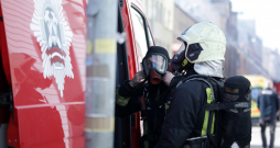 Valsts ugunsdzēsības un glābšanas dienesta (VUGD) darbinieks. Ilustratīvs attēls.