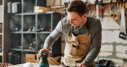 Katra praktiska saimnieka darbnīcā vai garāžā vajadzīgs darbgalds, kur idejas pārvērst realitātē. 