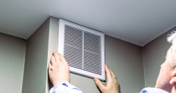 Lai iegādātos atbilstīgu ventilācijas resti, uz veikalu dodas ar paraugu.