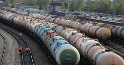 Kravas vilcieni dzelzceļa stacijā Jelgavā.