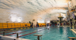 Helsinku pazemes patvertnes telpās ierīkots pat peldbaseins.