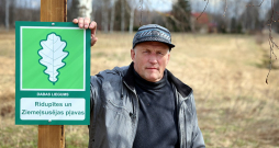 Jēkabpils novada Zasas pagasta piemājas saimniecības "Dzintari" īpašnieks Juris Krūmiņš: "Biju ļoti izbrīnīts, ka meliorētajās zemes platībās, kuras aizvadītajos gados aparām un kurās pļāvām sienu lopbarībai, piepeši atklātas aizsargājamu sugu dzīvotnes."