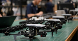 Dronu ražošanā Ukraina sadarbībā ar Eiropas valstīm guvusi labus rezultātus. Daļu kaujas dronu, par dusmām Krievijā, šobrīd izgatavo kopuzņēmumi ārpus Ukrainas.