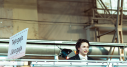 Kad pie vietas bija pierasts un traucēkļi necēlās, uzmanību piesaistīja piesardzīgi veidotais Igora Šelegovska grāfa Drakulas tēls ledusskapī. 