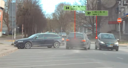 BMW Jelgavā bēg no policijas.