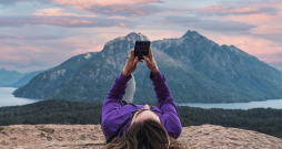 Ceļojumu plānošana 2026. gadam: kā eSIM kļūst par obligātu rīku modernam ceļotājam.