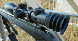 ThermTec IBEX335L ir ļoti kompakts un neliels tēmēklis.