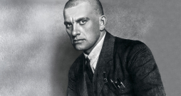 Dzejnieks un mākslinieks Vladimirs Majakovskis.