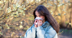 Alerģijas simptomu pārvaldīšanā noteikti jāiesaista ārsts un farmaceits.