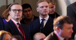 Finanšu izlūkošanas dienesta (FID) priekšnieks Toms Platacis (no labās) un FID priekšnieka vietnieks Paulis Iļjenkovs piedalās ārpolitikas un drošības foruma "Rīgas konference 2024" atklāšanas pasākumā Latvijas Nacionālā vēstures muzejā.