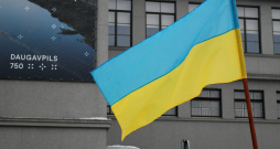 Ukrainas karogs Daugavpilī. Ilustratīvs attēls.