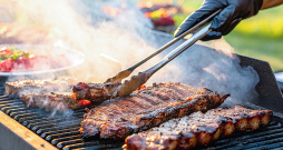 Grilēšana nepiedod paviršību. Tā ir māksla savaldīt uguni.