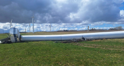 Turbīnas Bunkas pagastā uzstādītas pirms aptuveni 15 gadiem, vienai no tām nav izturējis balsts, un tā nogāzās.