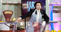 Latvijas Literatūras gada balvas apbalvošanas ceremonija Rīgas Centrāltirgus Gaļas paviljonā. Pasākuma vadītājs, aktieris Igors Šelegovskis.