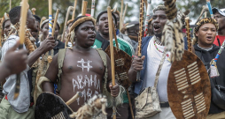 Pretimigrācijas aktīvisti Dienvidāfrikā dodas meklēt ārzemniekus, uz kuriem novelta visa vaina par problēmām valstī.