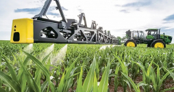 'John Deere' jaunais smidzinātājs.