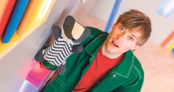 Leļļu teātra jaunais aktieris Krists Jēkabsons.