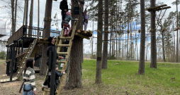 Atjaunotās atpūtas vietas "Tērvetes tīklu parks" un šķēršļu parks "Tarzāns".