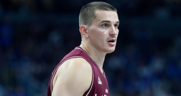 Andrejs Gražulis leģionāra gaitās visvairāk spēlējis Itālijā, vēl viņa bagāžā ir viens gads Krievijā un īss posms Spānijā, bet pārcelšanās uz Turciju izpalika traumas dēļ.