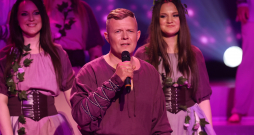 Muzikālā šova "Koru kari" fināls.