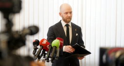 Partijas "Progresīvo" Saeimas frakcijas vadītājs, partijas līdzpriekšsēdētājs Andris Šuvajevs piedalās preses konferencē, kurā informē par "Progresīvo" tālāko dalību valdības koalīcijā.