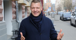 Latvijas Restorānu biedrības prezidents Jānis Jenzis: "Cenas Rīgas restorānos ir ļoti tuvu cenām Skandināvijas valstīs, bet algas ne tuvu nav kā Skandināvijā. Par kādu biežāku apmeklējumu skaitu šādos apstākļos var runāt? Lai situāciju mainītu, jāmaina nodokļu politika."