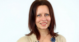 Ilze Eņģele: "Es piederu pie cilvēkiem, kas uzskata, ka vienu vai divas grāmatas var uzrakstīt jebkurš, kad dzīves pieredzes dēļ sakrājies ko teikt."