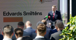 Saeimas sekretārs, "Apvienotā saraksta" līderis Vidzemē Edvards Smiltēns piedalās pasākumā, kurā "Apvienotais saraksts" iepazīstina ar Ministru prezidenta amata kandidātu 15. Saeimas vēlēšanās, vēlēšanu sarakstu līderiem un programmas stratēģiskajiem virzieniem. Saeimas sekretārs, "Apvienotā saraksta" līderis Vidzemē Edvards Smiltēns piedalās pasākumā, kurā "Apvienotais saraksts" iepazīstina ar Ministru prezidenta amata kandidātu 15. Saeimas vēlēšanās, vēlēšanu sarakstu līderiem un programmas stratēģiskajiem virzieniem.