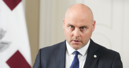 Apvienotais saraksts" Saeimas frakcijas deputāts Andris Kulbergs piedalās preses konferencē pēc konsultācijām ar Valsts prezidentu un visu Saeimas frakciju deleģētajiem pārstāvjiem par jaunas valdības izveidi.