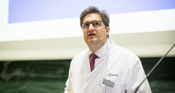 Berlīnes Universitātes slimnīcas Šaritē radioloģijas nodaļas vadītājs Jens Vogels-Klaussens organizēja HANSE pētījumu, lai pierādītu, ka plaušu vēža skrīningu, izmantojot zemas staru devas datortomogrāfiju, var veiksmīgi ieviest ikdienas klīniskajā praksē.