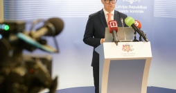 Valsts kontrolieris Edgars Korčagins preses konferencē.