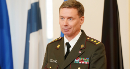 Nacionālo bruņoto spēku komandieris ģenerālmajors Kaspars Pudāns. Nacionālo bruņoto spēku komandieris ģenerālmajors Kaspars Pudāns.
