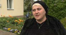 Jana Kārklevalka, notriektā zēna mamma. Jana Kārklevalka, notriektā zēna mamma.