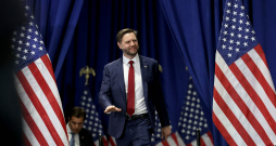 Džeimss Deivids Venss (JD Vance).