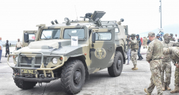 Krievu “Āfrikas korpuss” darbojas vairākās kontinenta valstīs. Attēlā – militārā transporta demonstrācija Ekvatoriālajā Gvinejā. Krievu “Āfrikas korpuss” darbojas vairākās kontinenta valstīs. Attēlā – militārā transporta demonstrācija Ekvatoriālajā Gvinejā.